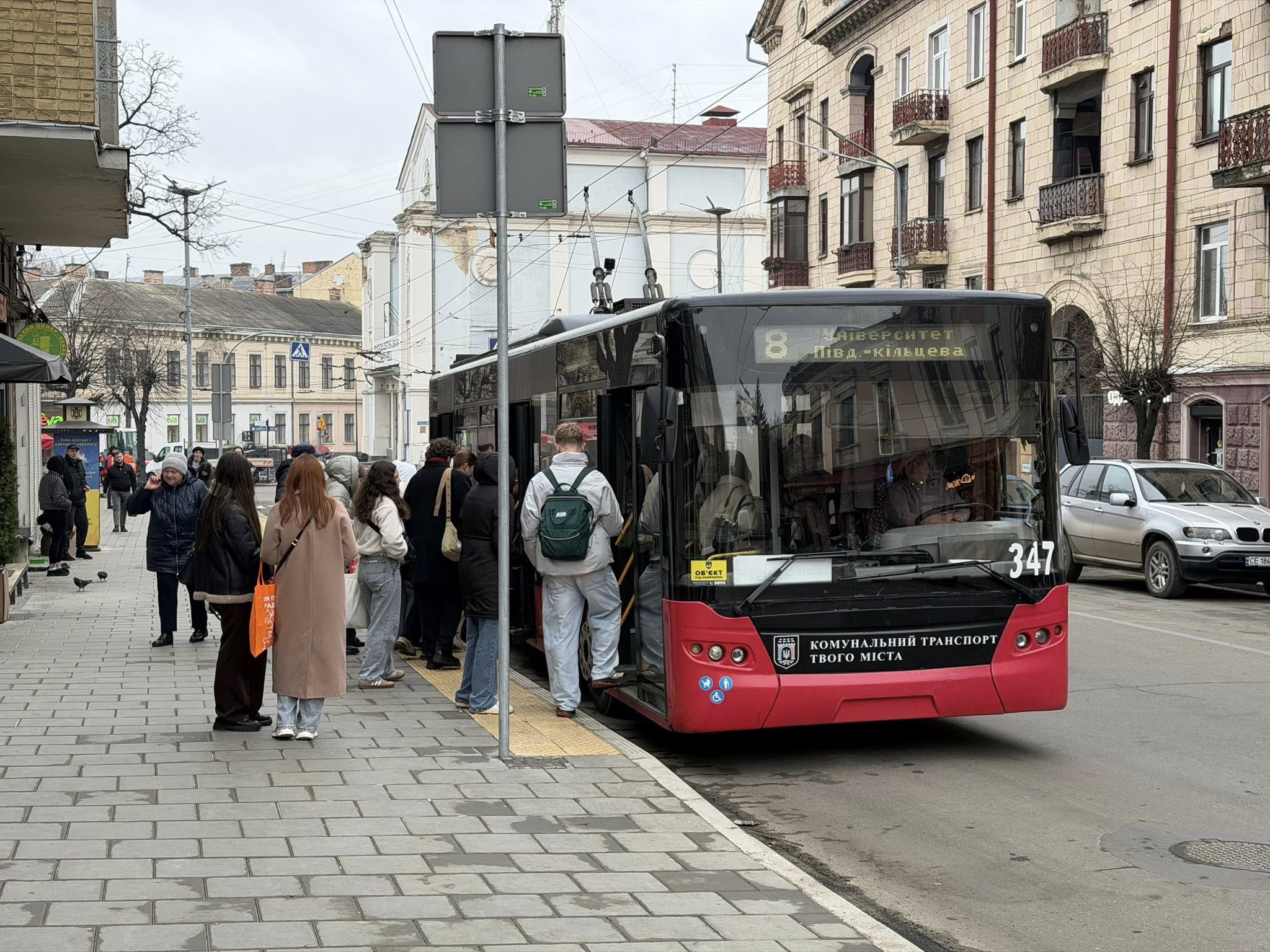 Чернівці отримали ще кілька відремонтованих безбар'єрних локацій